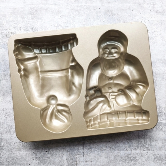 Nordic Ware Vintage Santa Claus Cake Pan 10 Cups Baking Mold 3D Christmas Bundt - Picture 2 of 4